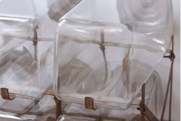 アンティーク雑貨　昭和レトロ　アイアンラック付き!蓋付きガラス瓶6個セット(2)