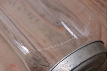 アンティーク雑貨　昭和レトロ　アイアンラック付き!蓋付きガラス瓶6個セット(2)