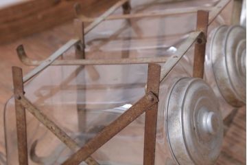 アンティーク雑貨　昭和レトロ　アイアンラック付き!蓋付きガラス瓶6個セット(2)