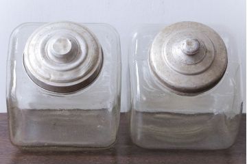 アンティーク雑貨　昭和レトロ　古い駄菓子屋のガラス瓶(ビン)2個セット(2)