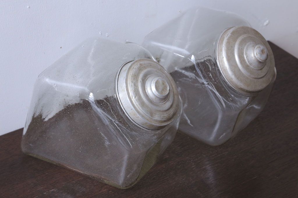 アンティーク雑貨　昭和レトロ　古い駄菓子屋のガラス瓶(ビン)2個セット(2)