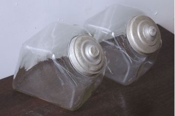 アンティーク雑貨　昭和レトロ　古い駄菓子屋のガラス瓶(ビン)2個セット(2)