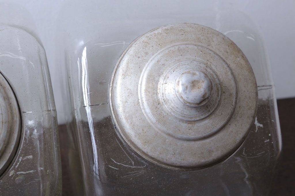 アンティーク雑貨　昭和レトロ　古い駄菓子屋のガラス瓶(ビン)2個セット(2)