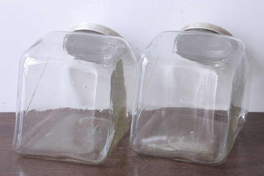 アンティーク雑貨　昭和レトロ　古い駄菓子屋のガラス瓶(ビン)2個セット(2)