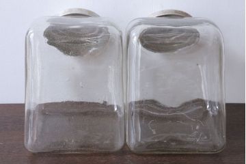 アンティーク雑貨　昭和レトロ　古い駄菓子屋のガラス瓶(ビン)2個セット(2)