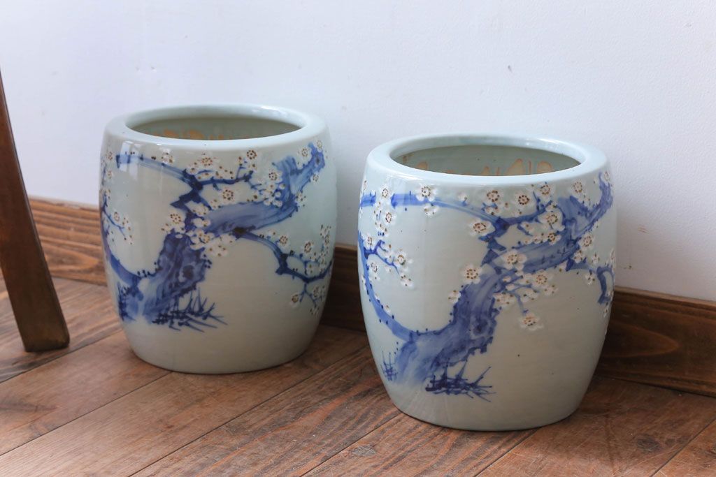 アンティーク雑貨　和製アンティーク　梅の図　小振りな瀬戸火鉢2個セット