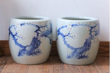 アンティーク雑貨　和製アンティーク　梅の図　小振りな瀬戸火鉢2個セット