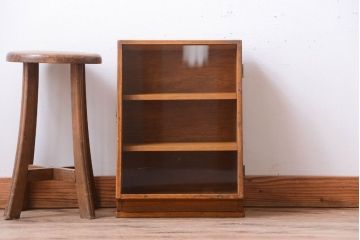 レトロ家具　和製アンティーク　古い木のレトロな台形型小振りガラスケース