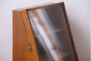 レトロ家具　和製アンティーク　古い木のレトロな台形型小振りガラスケース