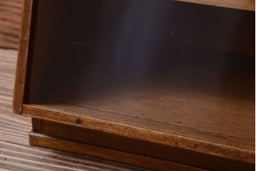 レトロ家具　和製アンティーク　古い木のレトロな台形型小振りガラスケース
