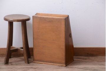 レトロ家具　和製アンティーク　古い木のレトロな台形型小振りガラスケース
