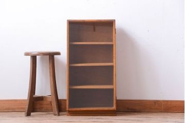 レトロ家具　和製アンティーク　古い木のレトロな台形型小振りガラスケース(2)
