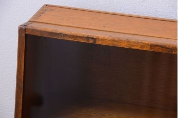 レトロ家具　和製アンティーク　古い木のレトロな台形型小振りガラスケース(2)