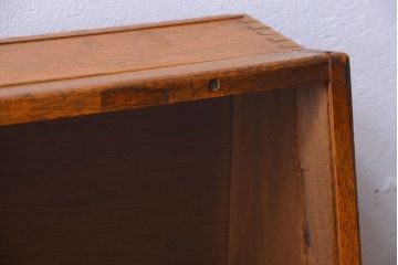 レトロ家具　和製アンティーク　古い木のレトロな台形型小振りガラスケース(2)