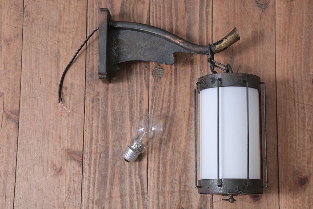 古民具・骨董　大正期　古金具のおしゃれなアンティーク壁掛け照明