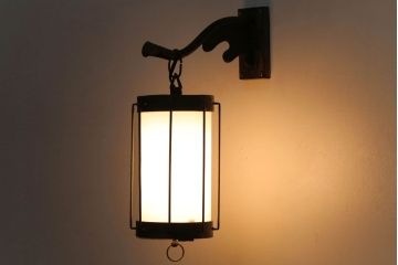 ジャンク品　古民具・骨董　大正期　古金具のおしゃれなアンティーク壁掛け照明(2)