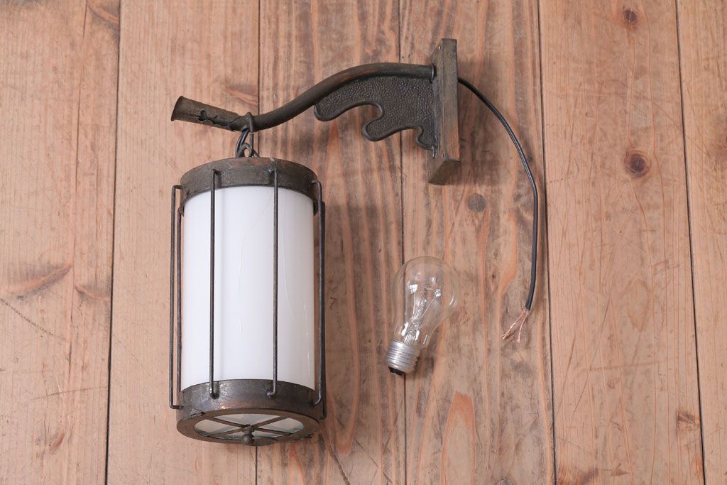 ジャンク品　古民具・骨董　大正期　古金具のおしゃれなアンティーク壁掛け照明(2)