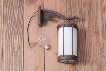 ジャンク品　古民具・骨董　大正期　古金具のおしゃれなアンティーク壁掛け照明(2)