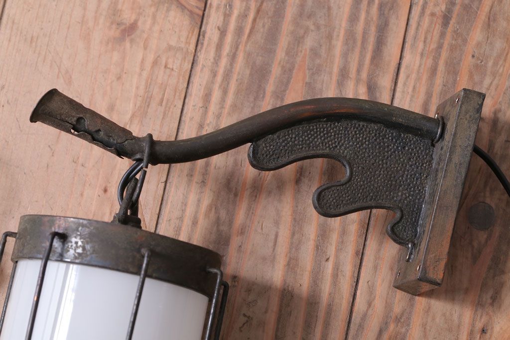 ジャンク品　古民具・骨董　大正期　古金具のおしゃれなアンティーク壁掛け照明(2)