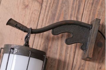 ジャンク品　古民具・骨董　大正期　古金具のおしゃれなアンティーク壁掛け照明(2)