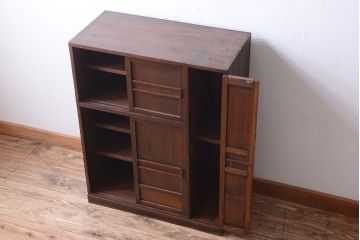 アンティーク家具　和製アンティーク　古い木製の小ぶりな収納棚(下駄箱)