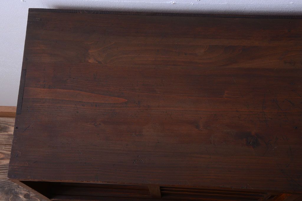 アンティーク家具　和製アンティーク　古い木製の小ぶりな収納棚(下駄箱)