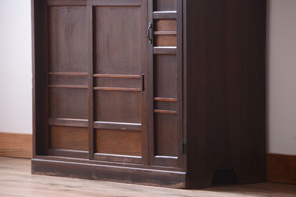 アンティーク家具　和製アンティーク　古い木製の小ぶりな収納棚(下駄箱)