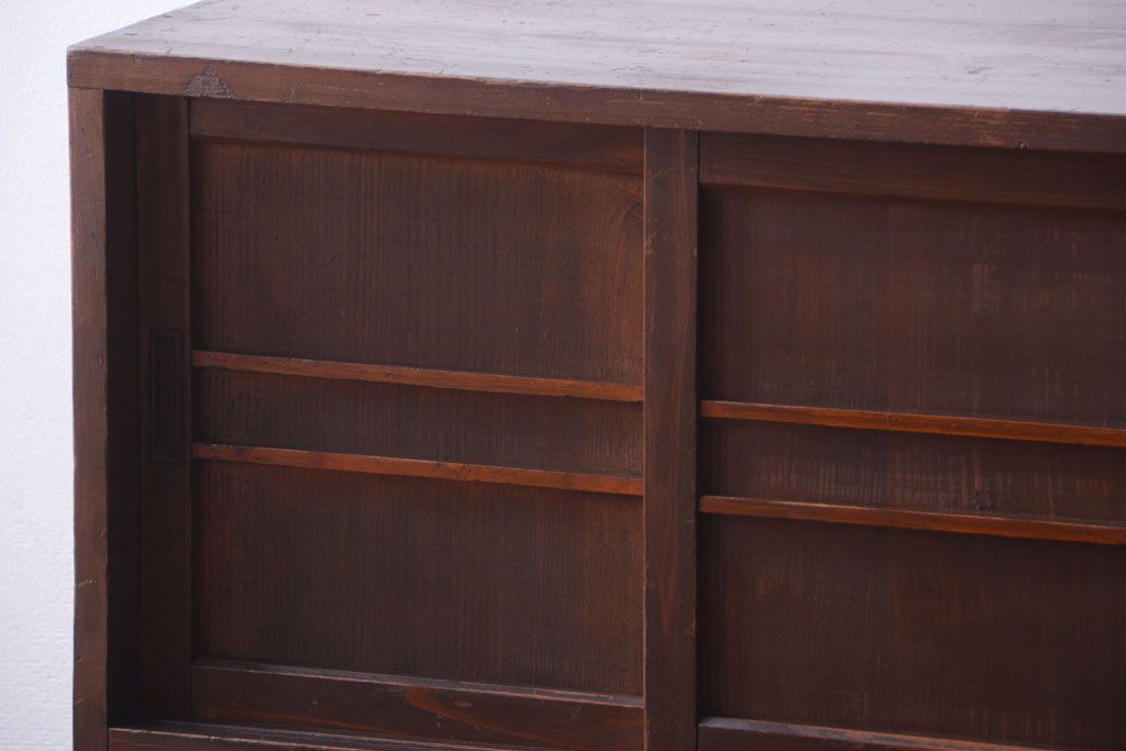 アンティーク家具　和製アンティーク　古い木製の小ぶりな収納棚(下駄箱)