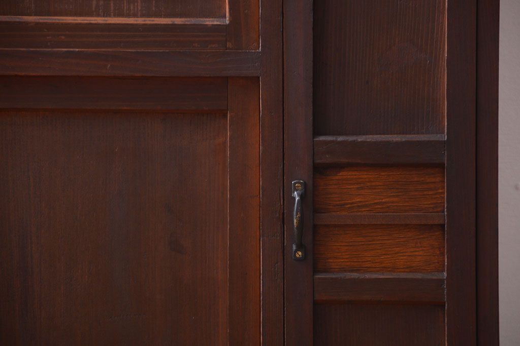 アンティーク家具　和製アンティーク　古い木製の小ぶりな収納棚(下駄箱)