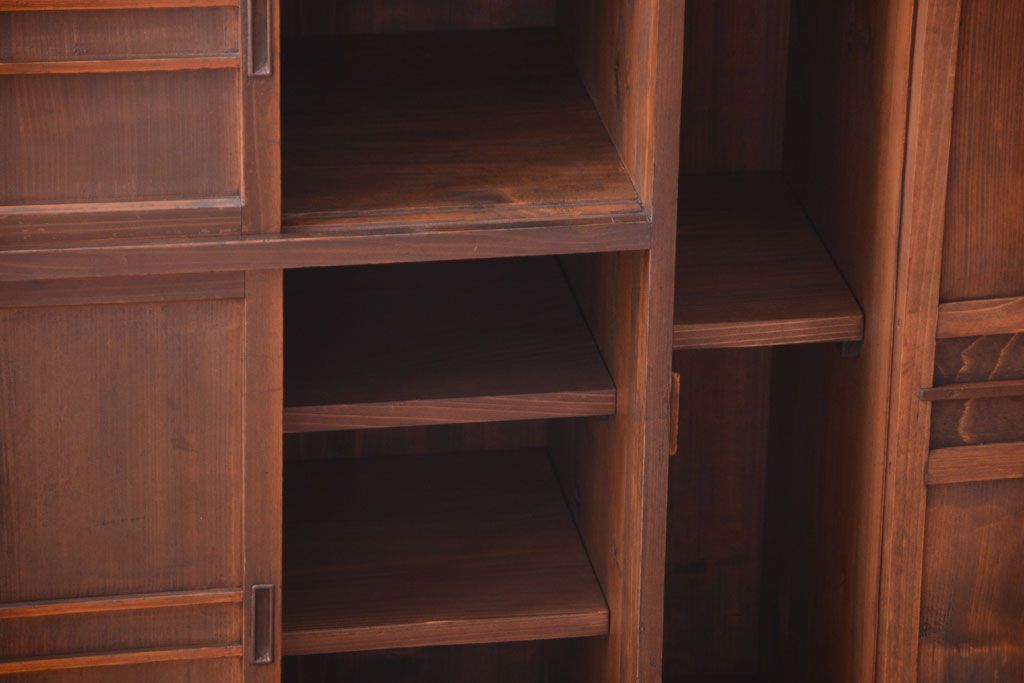 アンティーク家具　和製アンティーク　古い木製の小ぶりな収納棚(下駄箱)