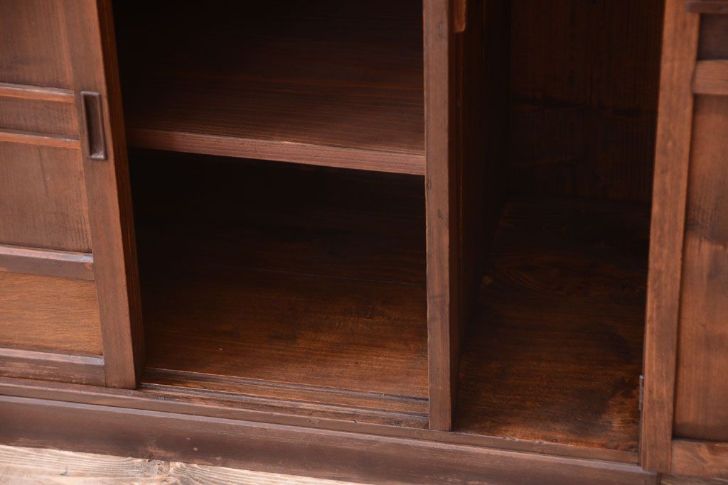 アンティーク家具　和製アンティーク　古い木製の小ぶりな収納棚(下駄箱)