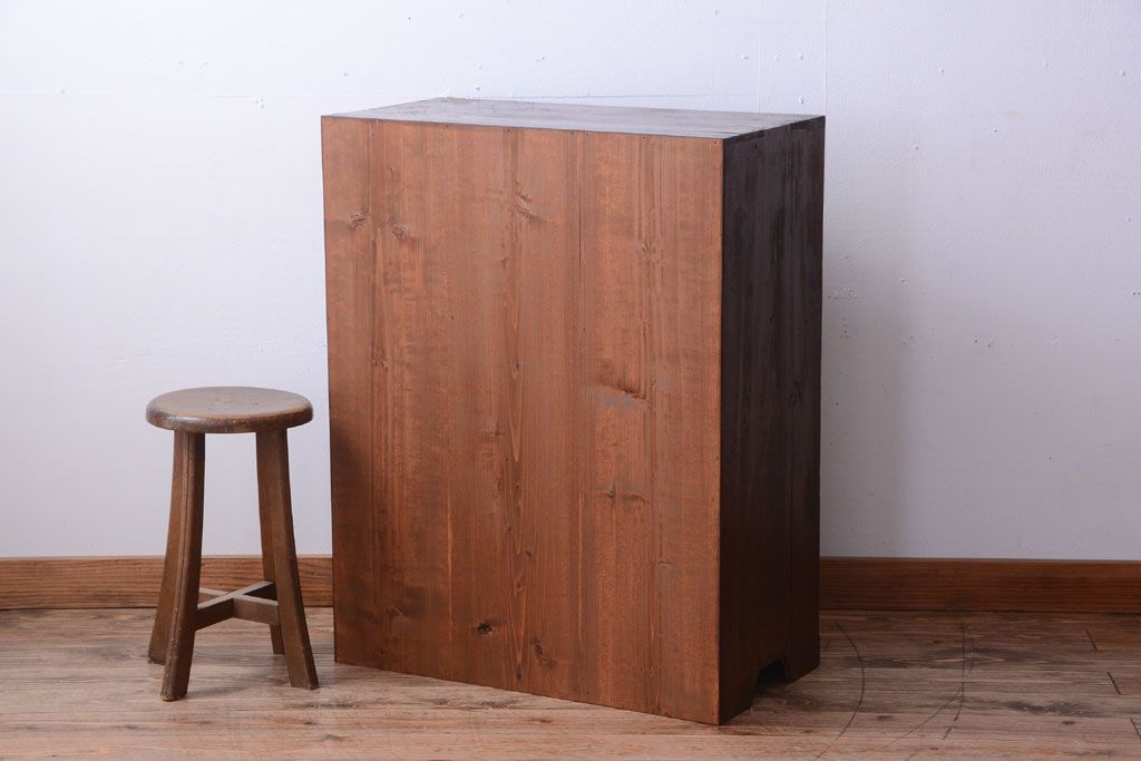 アンティーク家具　和製アンティーク　古い木製の小ぶりな収納棚(下駄箱)