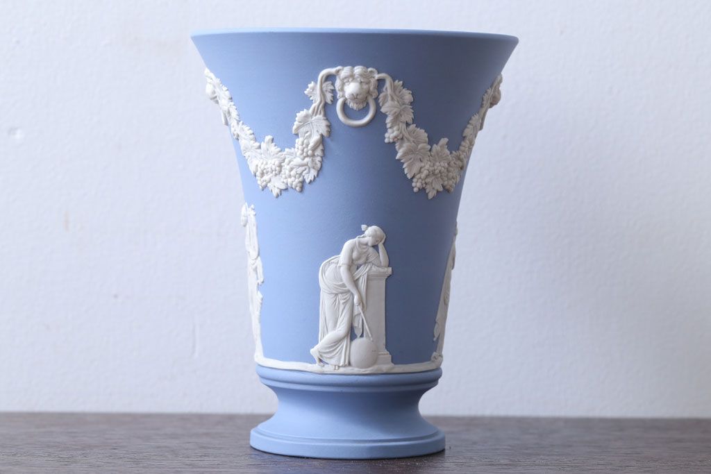 アンティーク雑貨　中古　イギリスWedgwood(ウェッジウッド)　ジャスパー　ペールブルー　花瓶