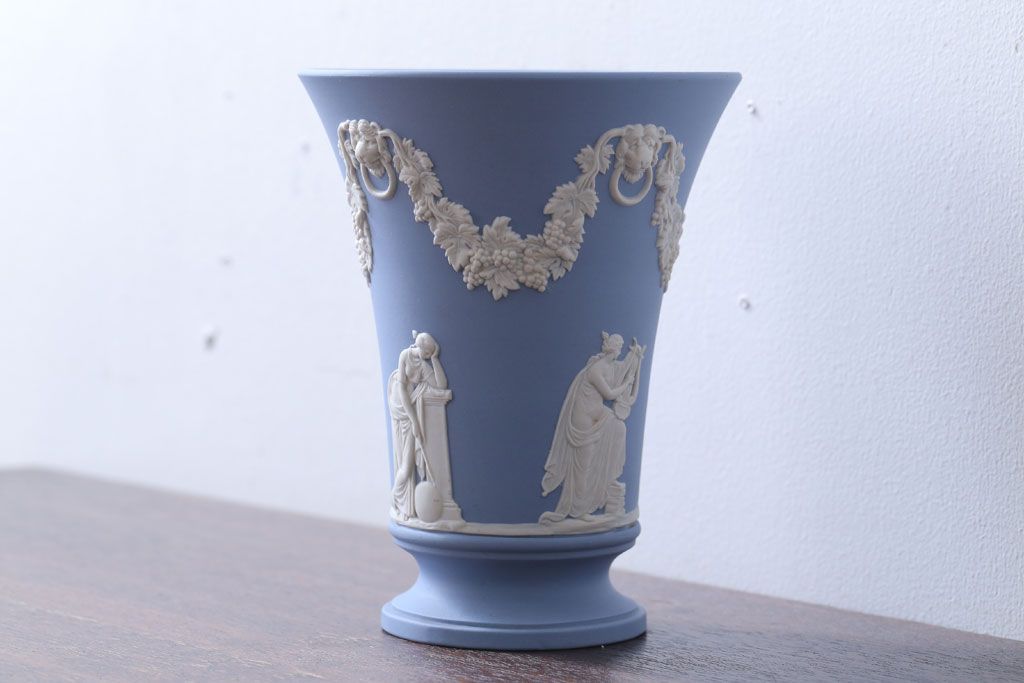 アンティーク雑貨　中古　イギリスWedgwood(ウェッジウッド)　ジャスパー　ペールブルー　花瓶
