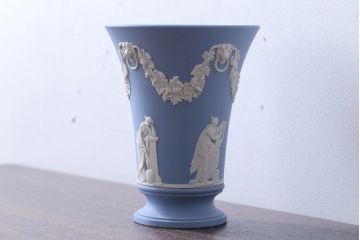 アンティーク雑貨　中古　イギリスWedgwood(ウェッジウッド)　ジャスパー　ペールブルー　花瓶