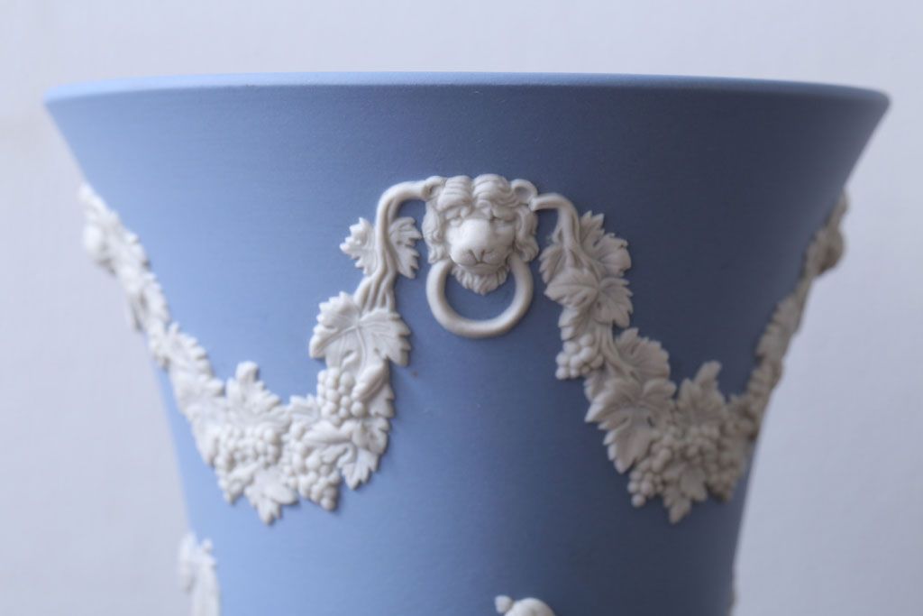 アンティーク雑貨　中古　イギリスWedgwood(ウェッジウッド)　ジャスパー　ペールブルー　花瓶