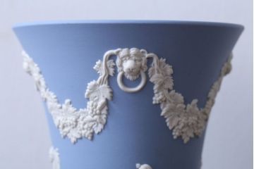 アンティーク雑貨　中古　イギリスWedgwood(ウェッジウッド)　ジャスパー　ペールブルー　花瓶