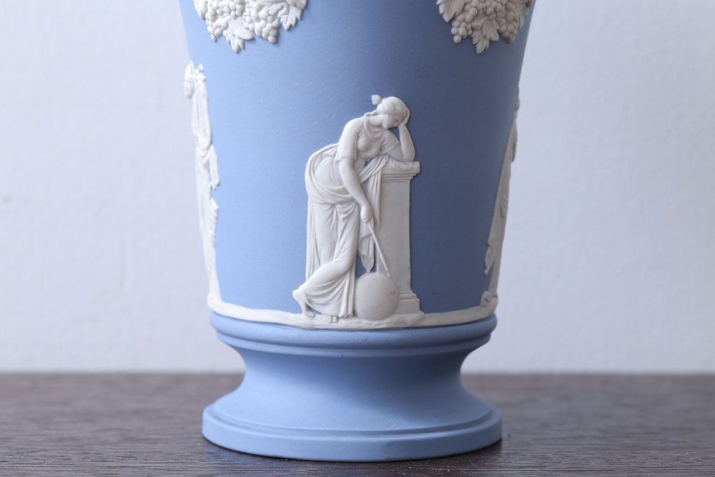 アンティーク雑貨　中古　イギリスWedgwood(ウェッジウッド)　ジャスパー　ペールブルー　花瓶