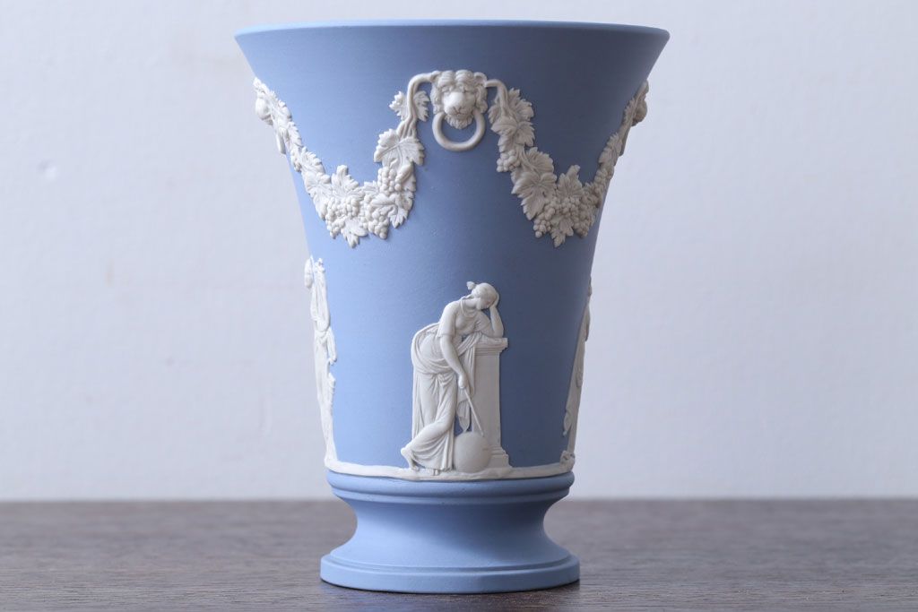 アンティーク雑貨　中古　イギリスWedgwood(ウェッジウッド)　ジャスパー　ペールブルー　花瓶