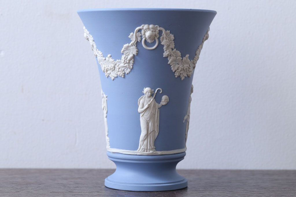 アンティーク雑貨　中古　イギリスWedgwood(ウェッジウッド)　ジャスパー　ペールブルー　花瓶