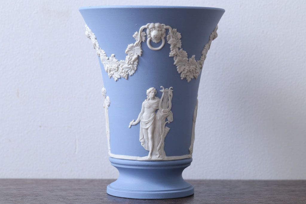 アンティーク雑貨　中古　イギリスWedgwood(ウェッジウッド)　ジャスパー　ペールブルー　花瓶