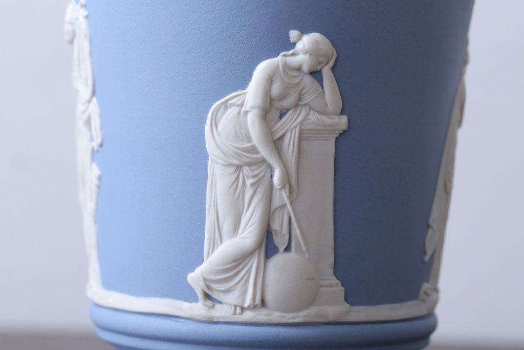 アンティーク雑貨　中古　イギリスWedgwood(ウェッジウッド)　ジャスパー　ペールブルー　花瓶