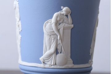 アンティーク雑貨　中古　イギリスWedgwood(ウェッジウッド)　ジャスパー　ペールブルー　花瓶