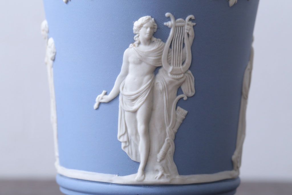 アンティーク雑貨　中古　イギリスWedgwood(ウェッジウッド)　ジャスパー　ペールブルー　花瓶