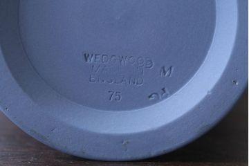 アンティーク雑貨　中古　イギリスWedgwood(ウェッジウッド)　ジャスパー　ペールブルー　花瓶