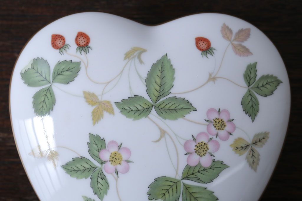 アンティーク雑貨　中古　イギリスWedgwood(ウェッジウッド)　ワイルドストロベリー　ハート型小物入れ