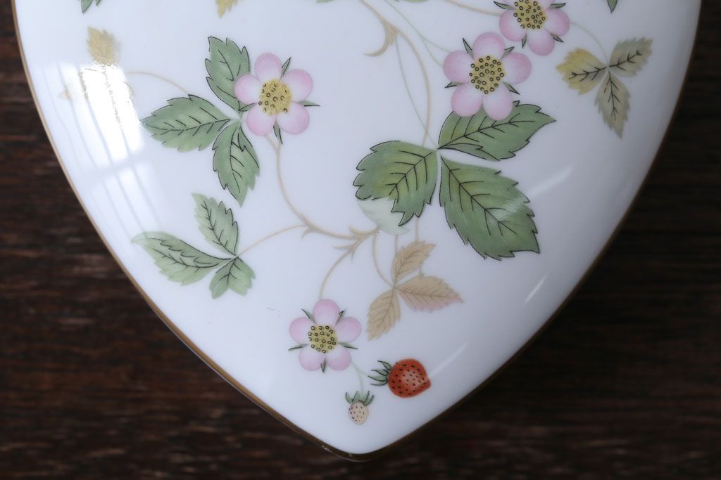 アンティーク雑貨　中古　イギリスWedgwood(ウェッジウッド)　ワイルドストロベリー　ハート型小物入れ