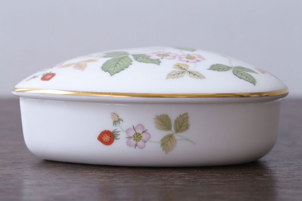 アンティーク雑貨　中古　イギリスWedgwood(ウェッジウッド)　ワイルドストロベリー　ハート型小物入れ