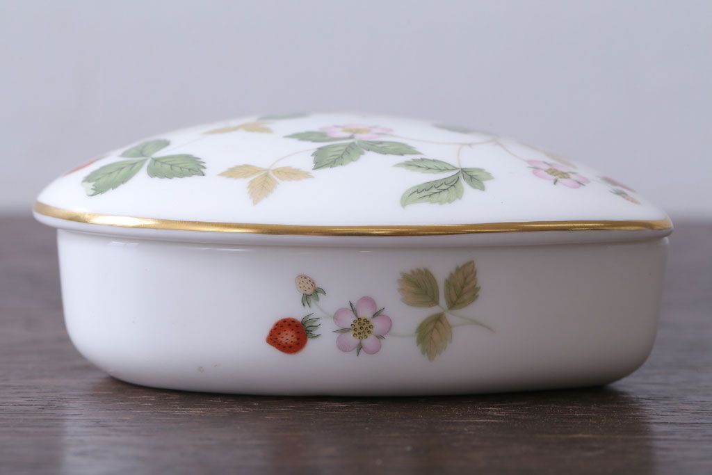 アンティーク雑貨　中古　イギリスWedgwood(ウェッジウッド)　ワイルドストロベリー　ハート型小物入れ