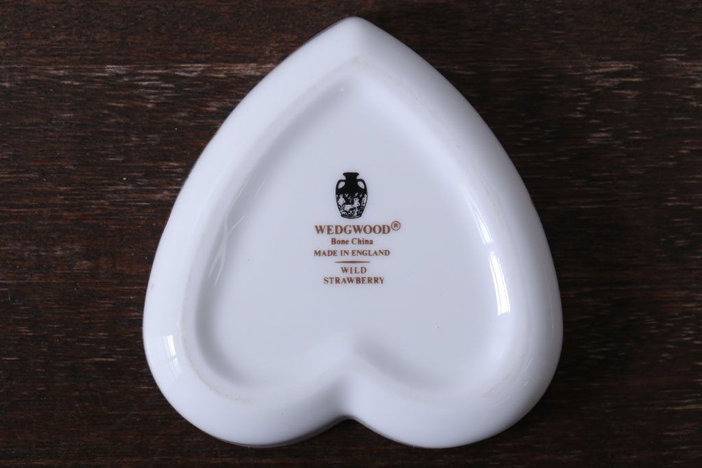 アンティーク雑貨　中古　イギリスWedgwood(ウェッジウッド)　ワイルドストロベリー　ハート型小物入れ